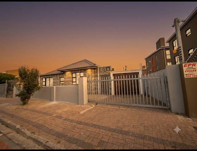 3 BEDROOM HOUSE FOR SALE IN SALDANHA CENTRAL